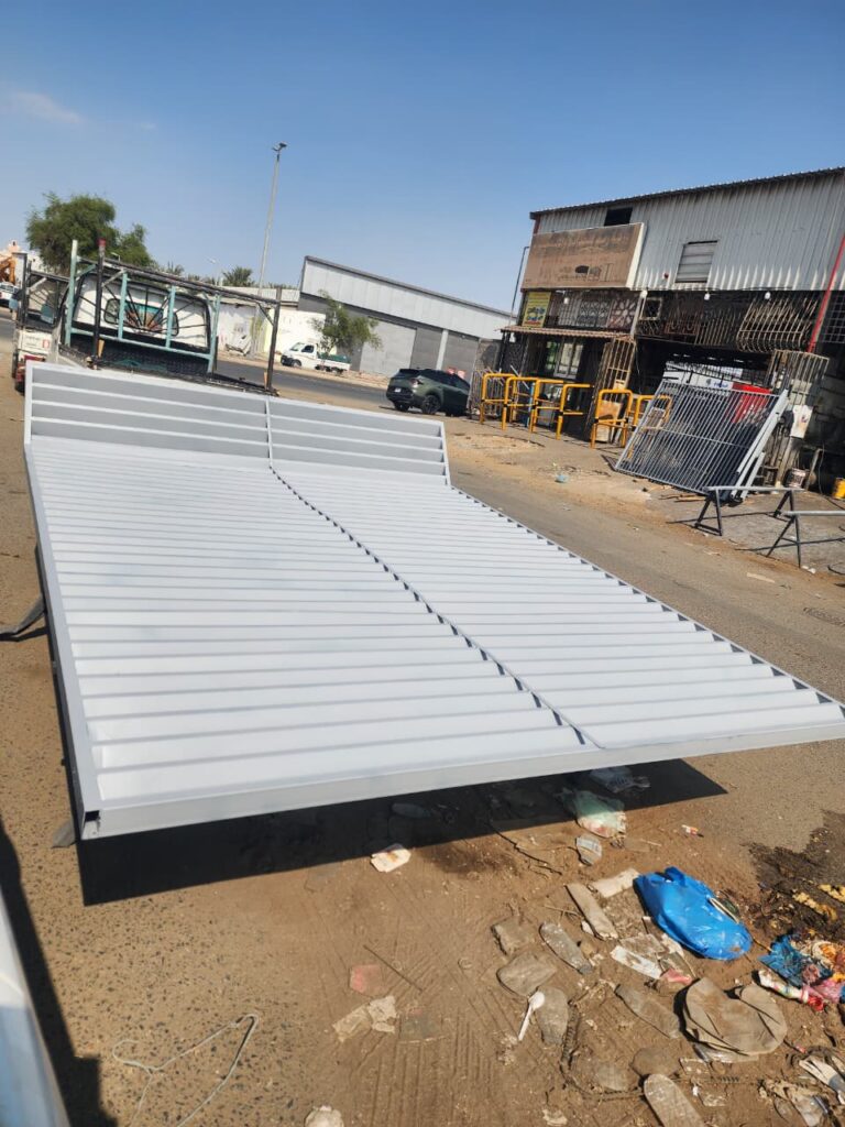 أفضل خدمات توريد وتركيب ساندويش بانل جدة | حلول عزل ومباني حديثة