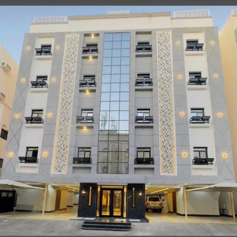 مقاول ترميم مباني وتشطبات جدة 0507242281 أفضل شركة إعمار الاندالس للمقاولات العامه تعتبر عمارات مدينة جدة في المملكة العربية السعودية من بين أبرز الرموز المعمارية التي تعكس تطور المدينة ورقيها، وفي الآونة الأخيرة أصبحت عمارات جدة تجذب الانتباه بشكل خاص بفضل تشطيباتها المذهلة والمبتكرة التي تم تنفيذها على يد مؤسسة إعمار الاندالس للمقاولات العامه&nbsp; متخصصة في مجال التشطيبات الداخلية والخارجية، وتتميز أعمال مؤسسة إعمار الاندالس للمقاولات العامه بالابتكار والجودة العالية، مما يجعلها تحوّل العمارات العادية إلى قطع فنية تستحق0507242281